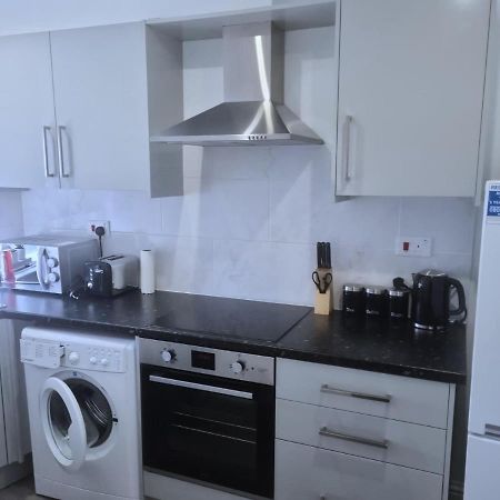קרוידון Attractive 2 Bed Apartments Free Wi-Fi And Parking מראה חיצוני תמונה