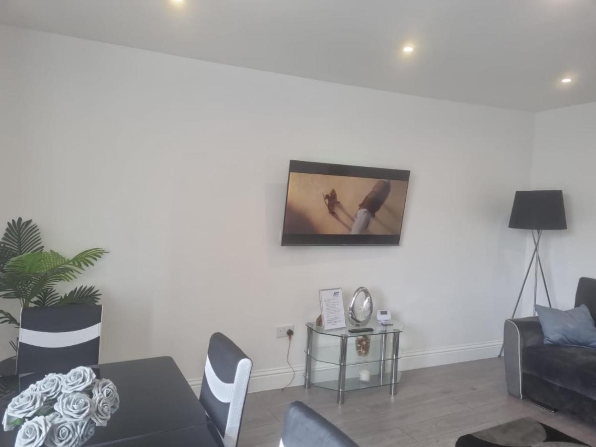 קרוידון Attractive 2 Bed Apartments Free Wi-Fi And Parking מראה חיצוני תמונה