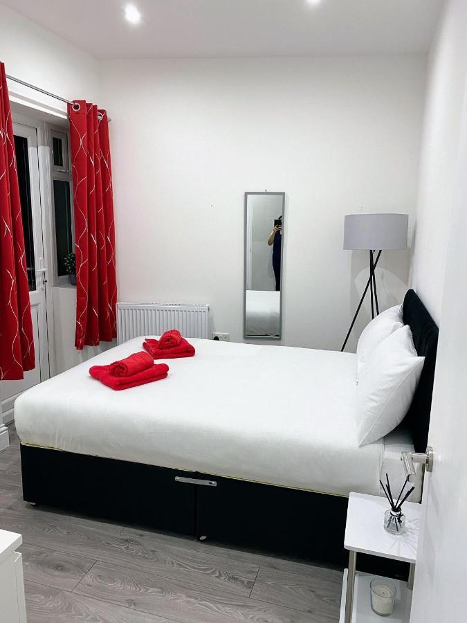 קרוידון Attractive 2 Bed Apartments Free Wi-Fi And Parking מראה חיצוני תמונה