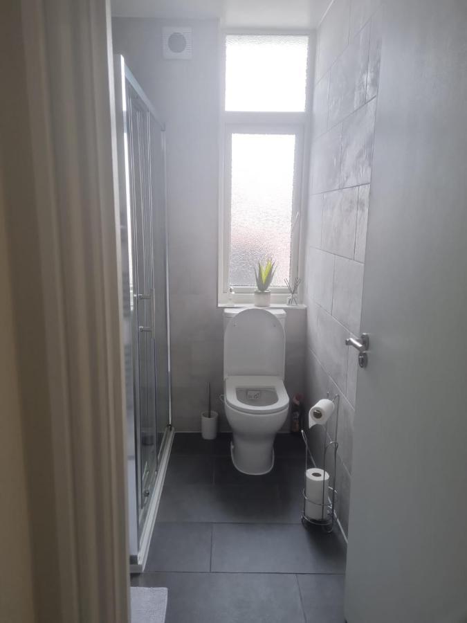 קרוידון Attractive 2 Bed Apartments Free Wi-Fi And Parking מראה חיצוני תמונה